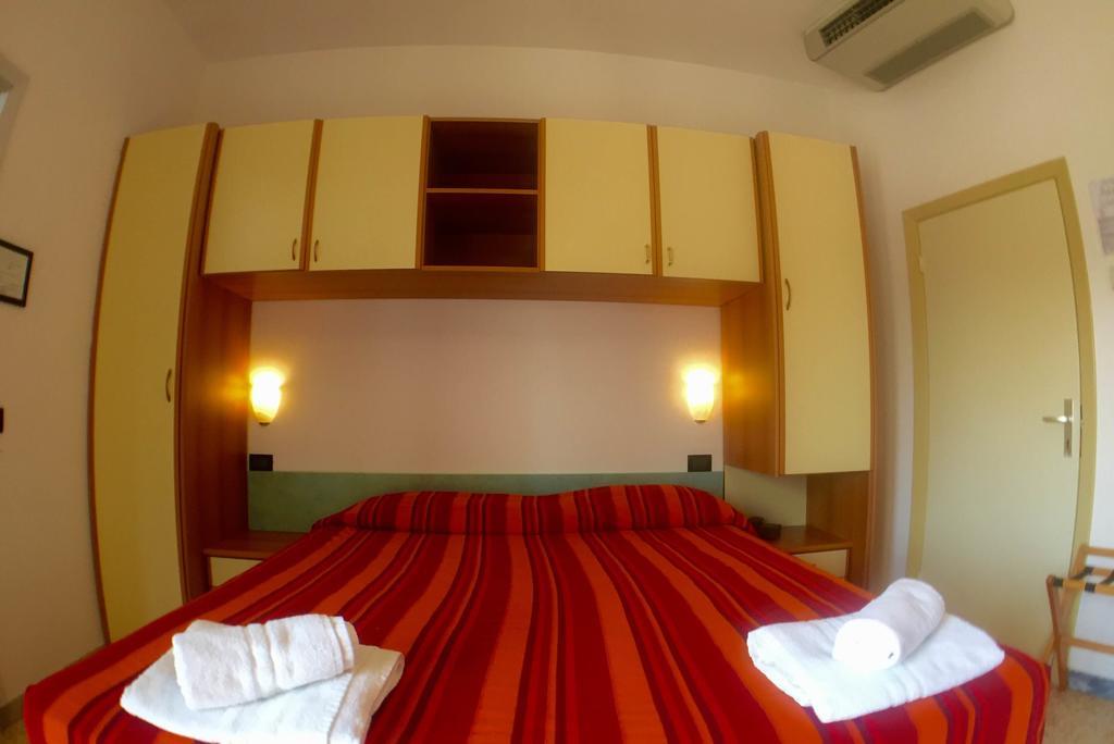 Hotel Mehari Riccione Quarto foto