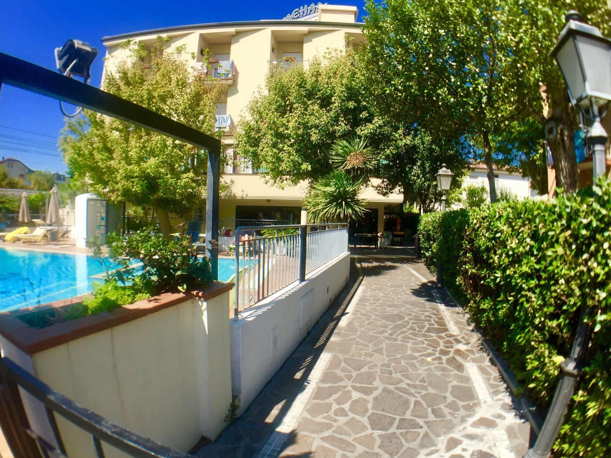 Hotel Mehari Riccione Exterior foto