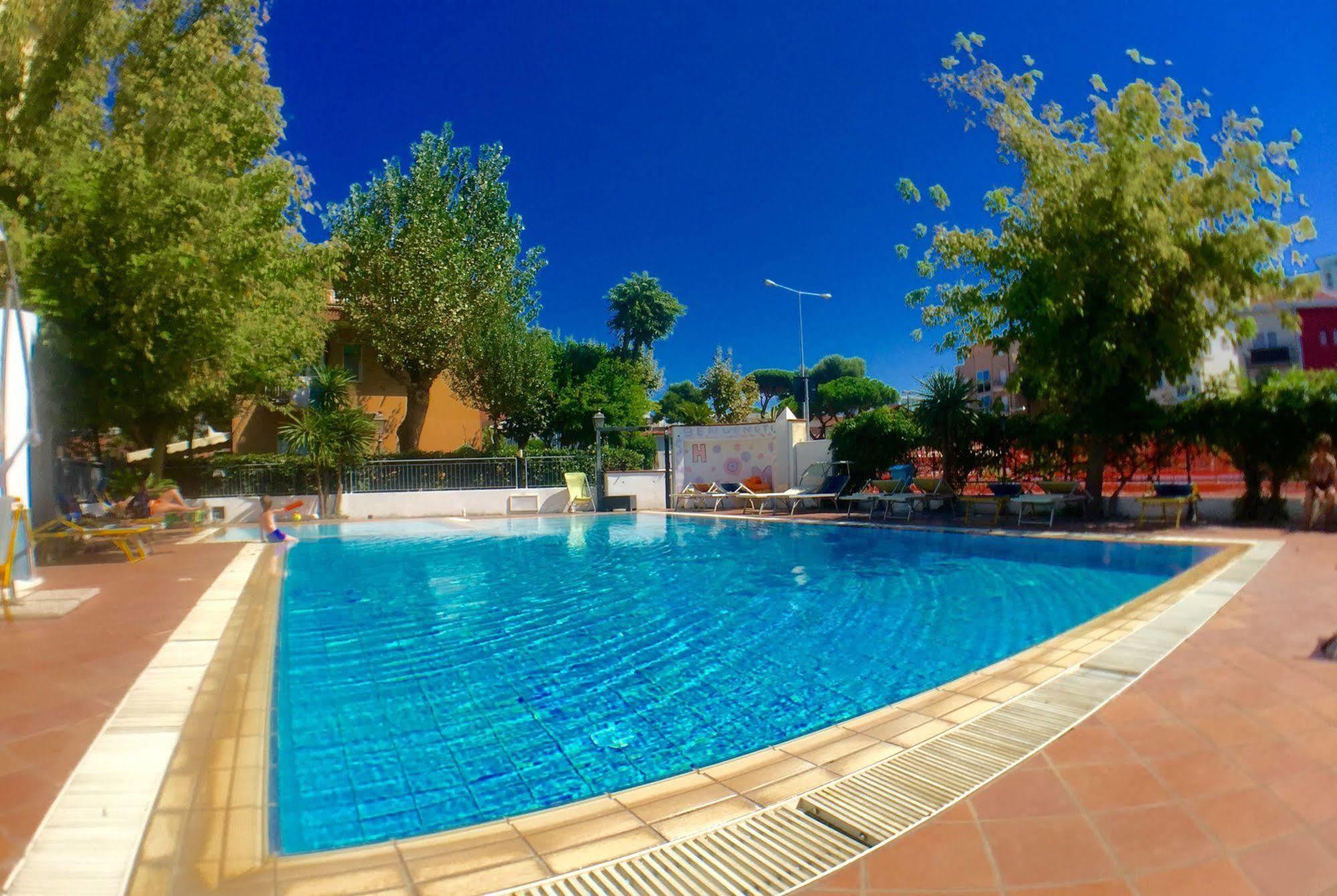 Hotel Mehari Riccione Exterior foto