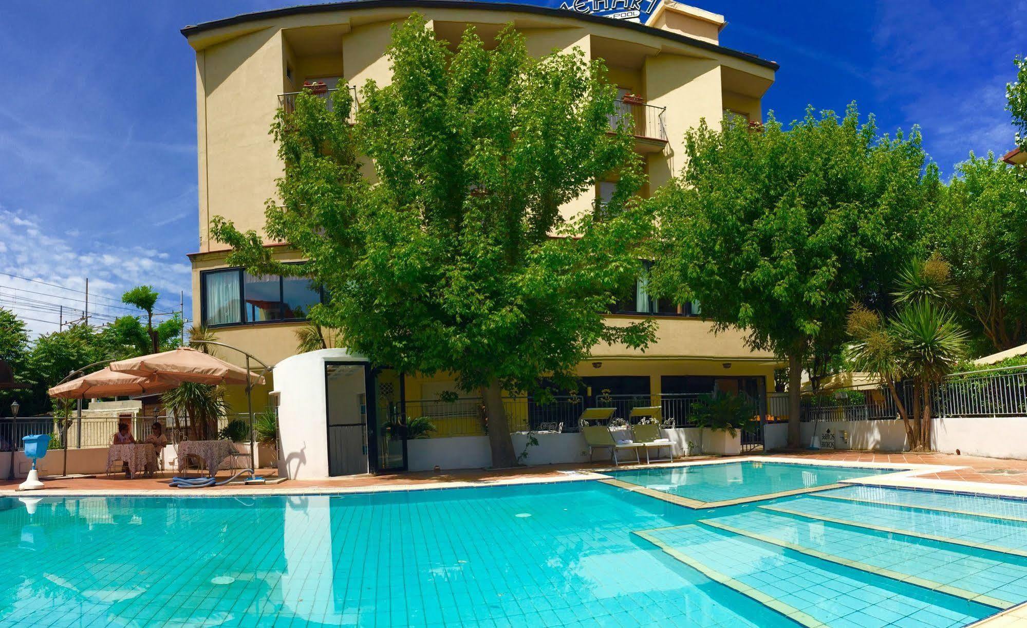 Hotel Mehari Riccione Exterior foto